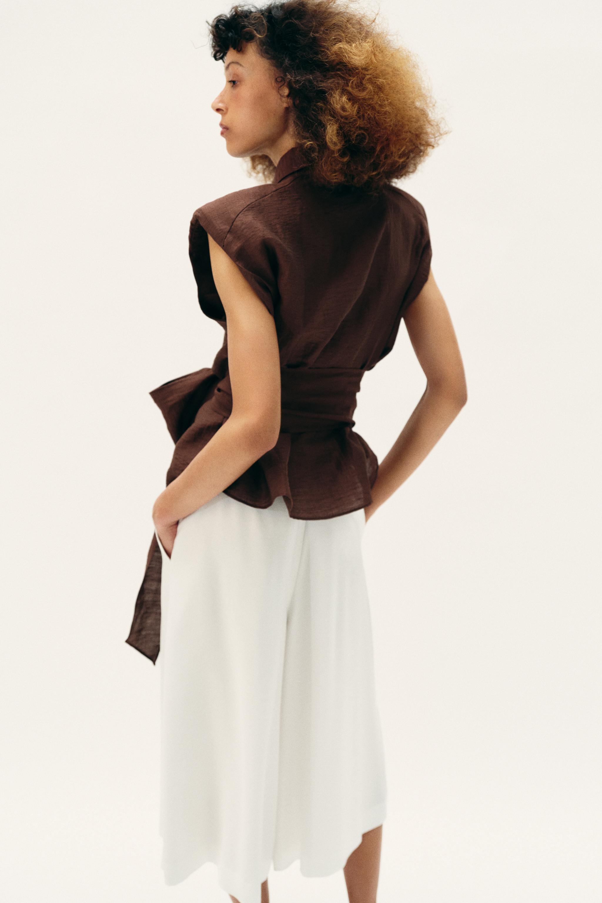 TOP À ÉPAULETTES EN LIN AVEC CEINTURE